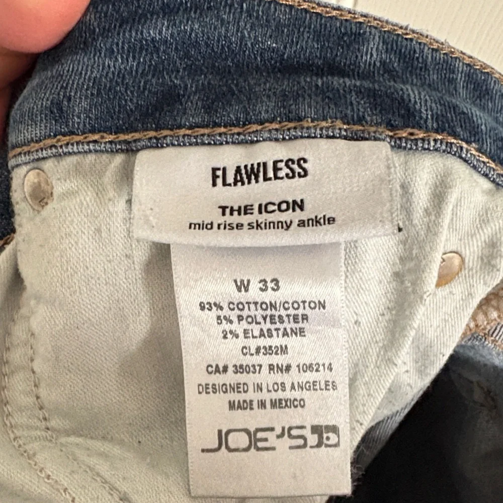 Joe's Jeans Flawless The Icon Mid Rise Skinny Distressed Hem Ankle Jeans W33